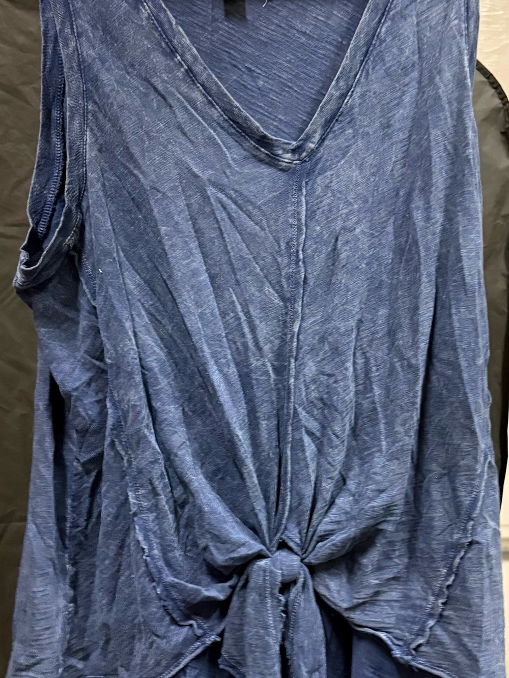 Universal Thread Navy V-Neck Tie-Front Sleeveless Tank
